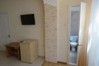 Отель Private Residence Osobnyak Одесса Улучшенный семейный номер-1